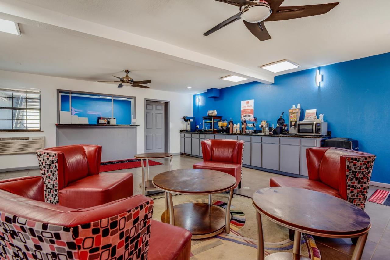 Econo Lodge Inn & Suites Enid Экстерьер фото