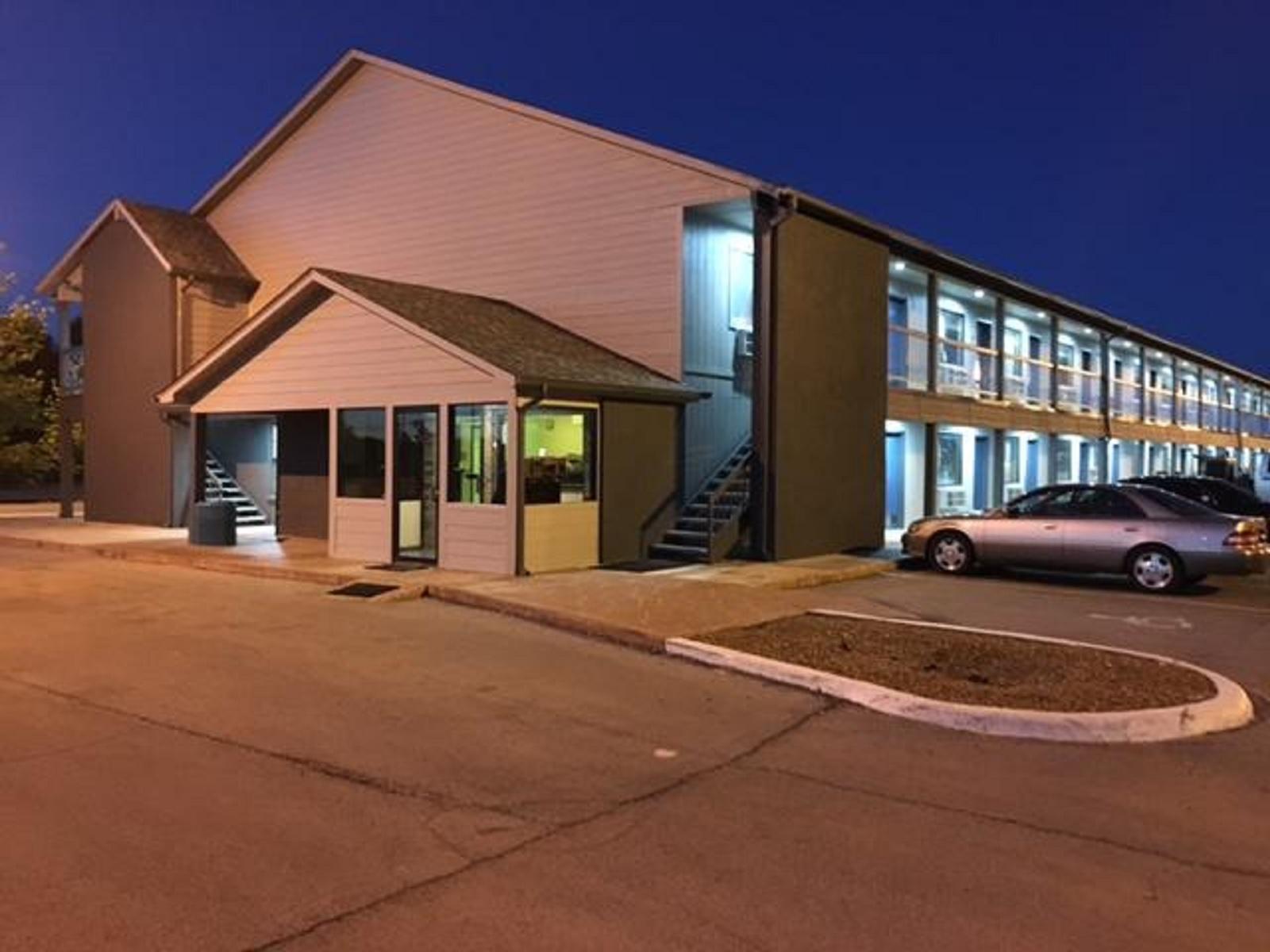 Econo Lodge Inn & Suites Enid Экстерьер фото