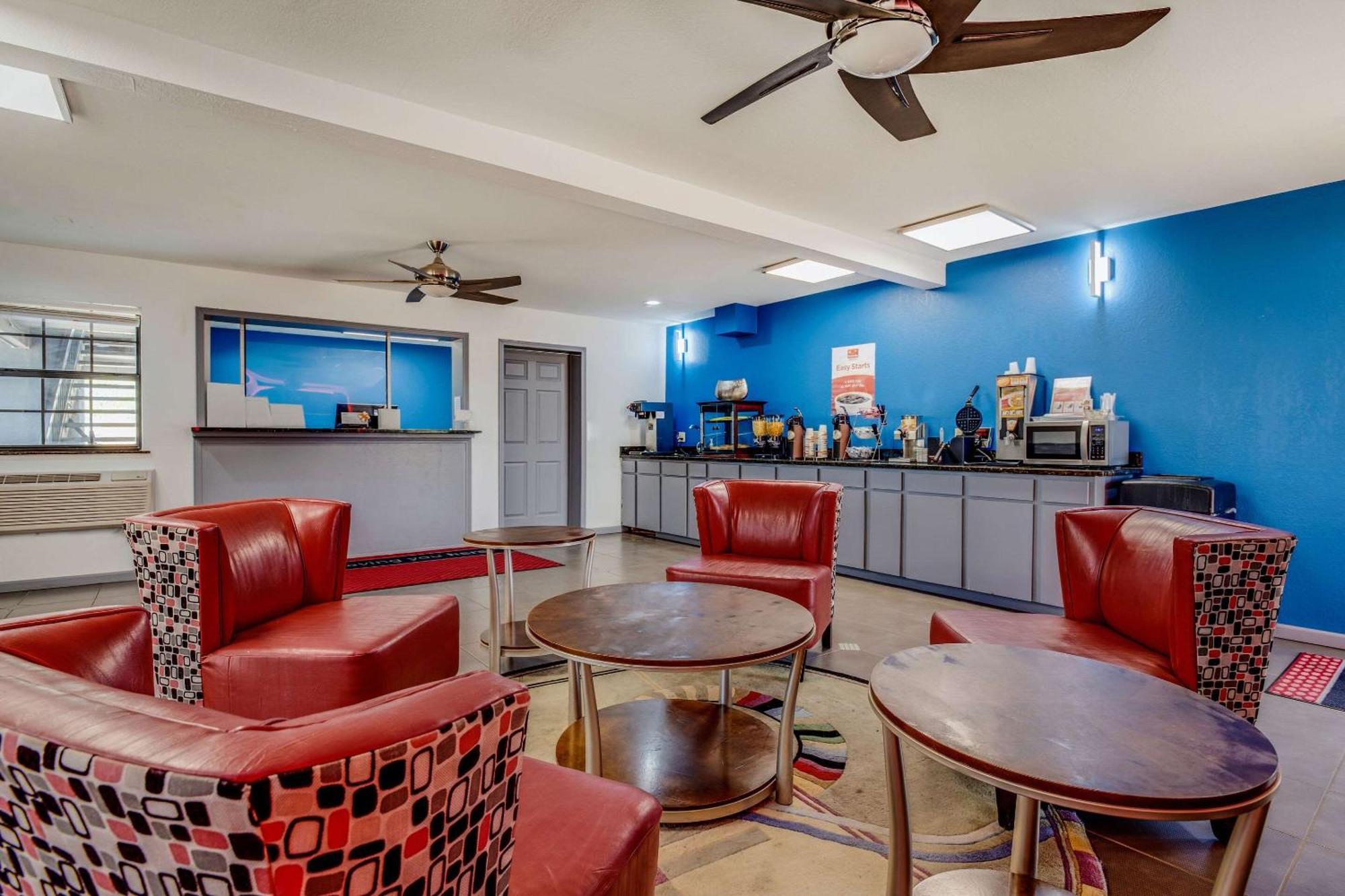 Econo Lodge Inn & Suites Enid Экстерьер фото