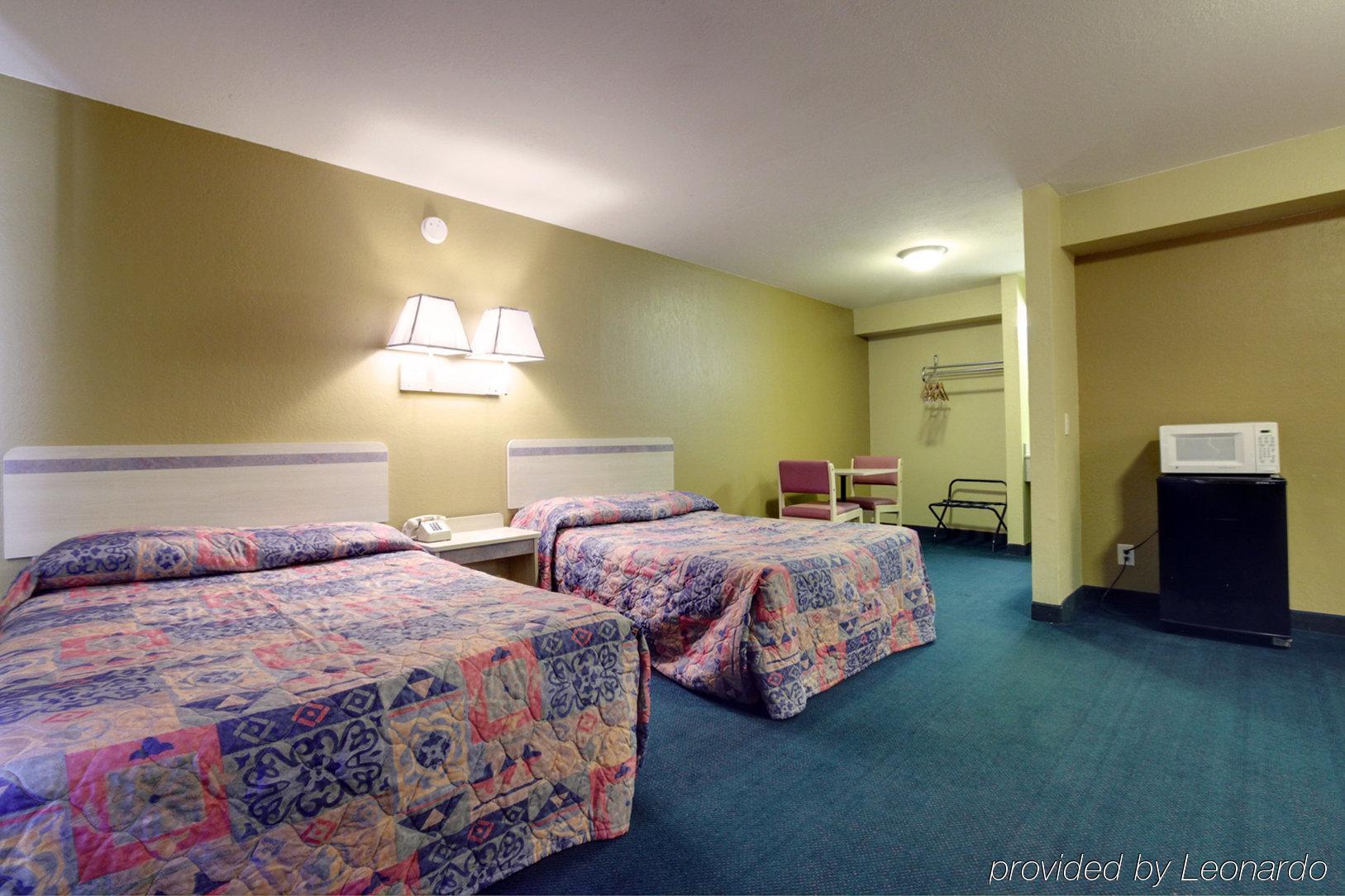 Econo Lodge Inn & Suites Enid Экстерьер фото