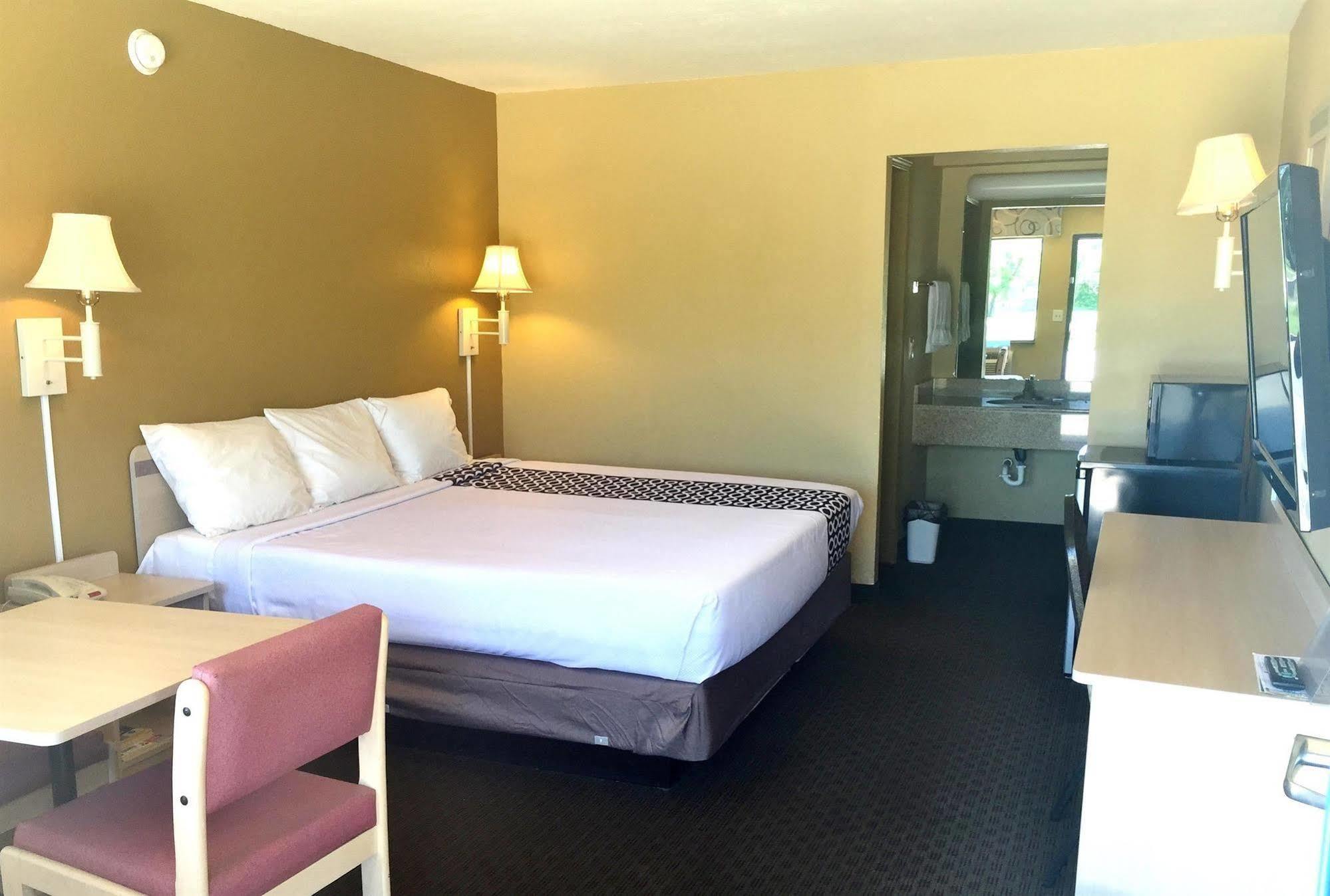 Econo Lodge Inn & Suites Enid Экстерьер фото