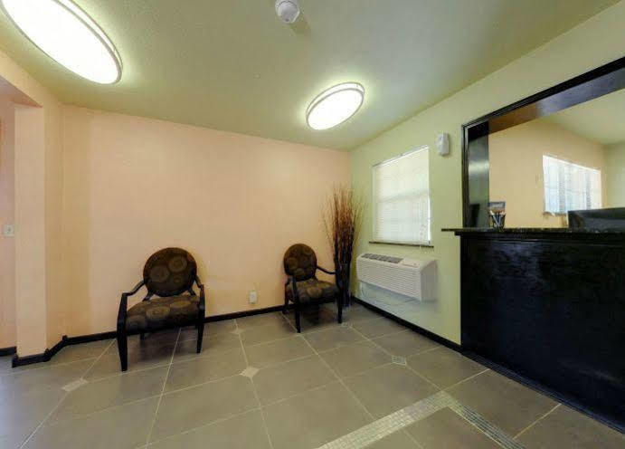 Econo Lodge Inn & Suites Enid Экстерьер фото